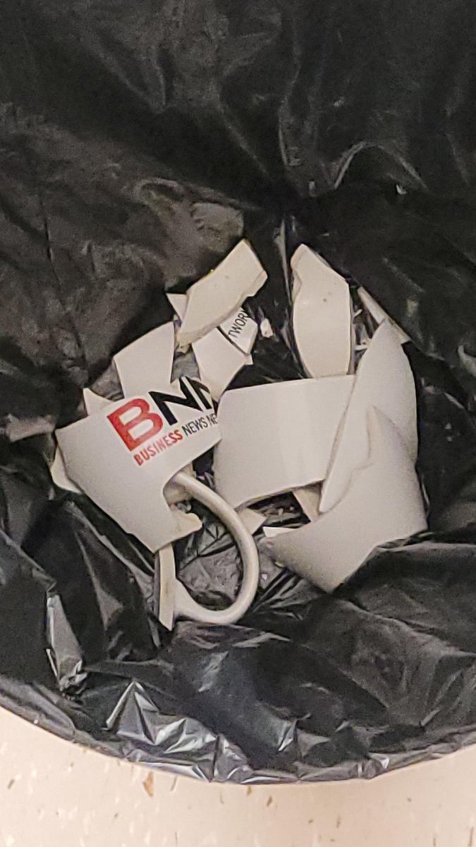 AnteMilardovic's tweet photo. I hope the markets fair better than my @BNNBloomberg mug.... this was a nice gift from @PattieCTV many years ago through a student of mine.... I wonder if my two favs @AndrewBellBNN or @JacquelineBNNB could hook me up with a new one?? https://t.co/8PMEDP1jtA