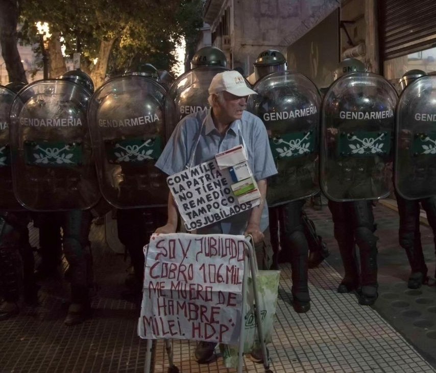 Implacables con la casta.