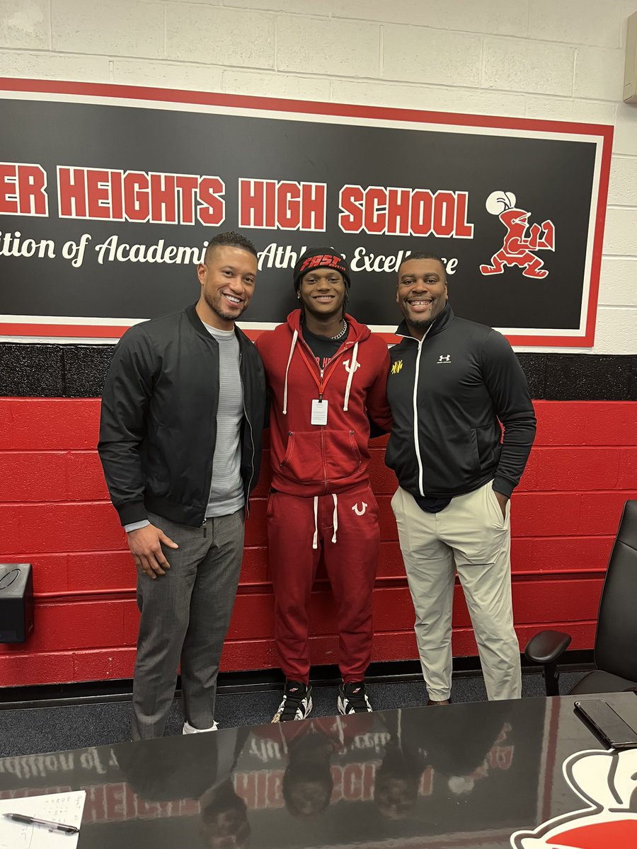 #NotreDame head coach Marcus Freeman and assistant Mike Mickens visit with Cleveland Shaker Heights Top247 safety Trey McNutt. #Irish have @247Sports No. 1 class. 247sports.com/player/trey-mc… @RoSimonJr