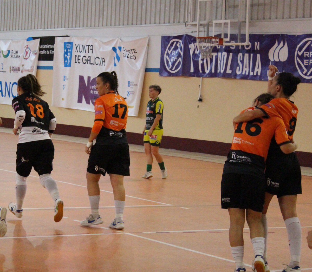 A nosa xogadora María León sufriu unha rotura de tibia e peroné durante o adestramento de onte. 
Mañá será intervida quirúrxicamente e comezará o proceso de recuperación.
Moito ánimo e moita forza <a href="/MariaLeonAlvz/">María León</a>, estamos contigo! 
Pronto estarás de volta nas pistas de xogo 💪🏼⚽️🧡