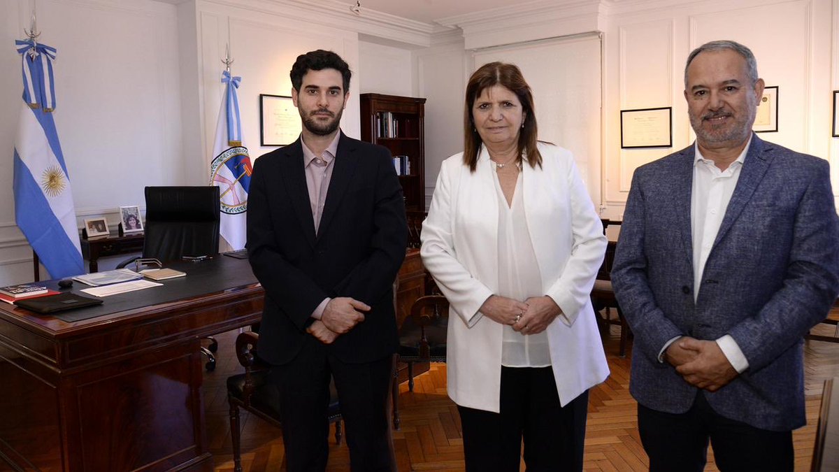 Me reuní con la ministra de Seguridad @patobullrich y el subsecretario de Lucha contra el Narcotráfico @nachocichello para abordar el problema de las drogas desde el control de la oferta y la reducción de la demanda. Trabajaremos juntos en el territorio con una mirada integral