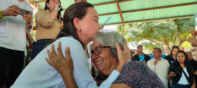 FteMujeresVzla's tweet photo. "Las doñas de El Cafetal", @MariaCorinaYA  y las mujeres venezolanas tienen algo que ni con todo el oro del mundo, podrá este tipo comprar: DIGNIDAD, MORAL y RESPETO. https://t.co/KEU9xN53WA