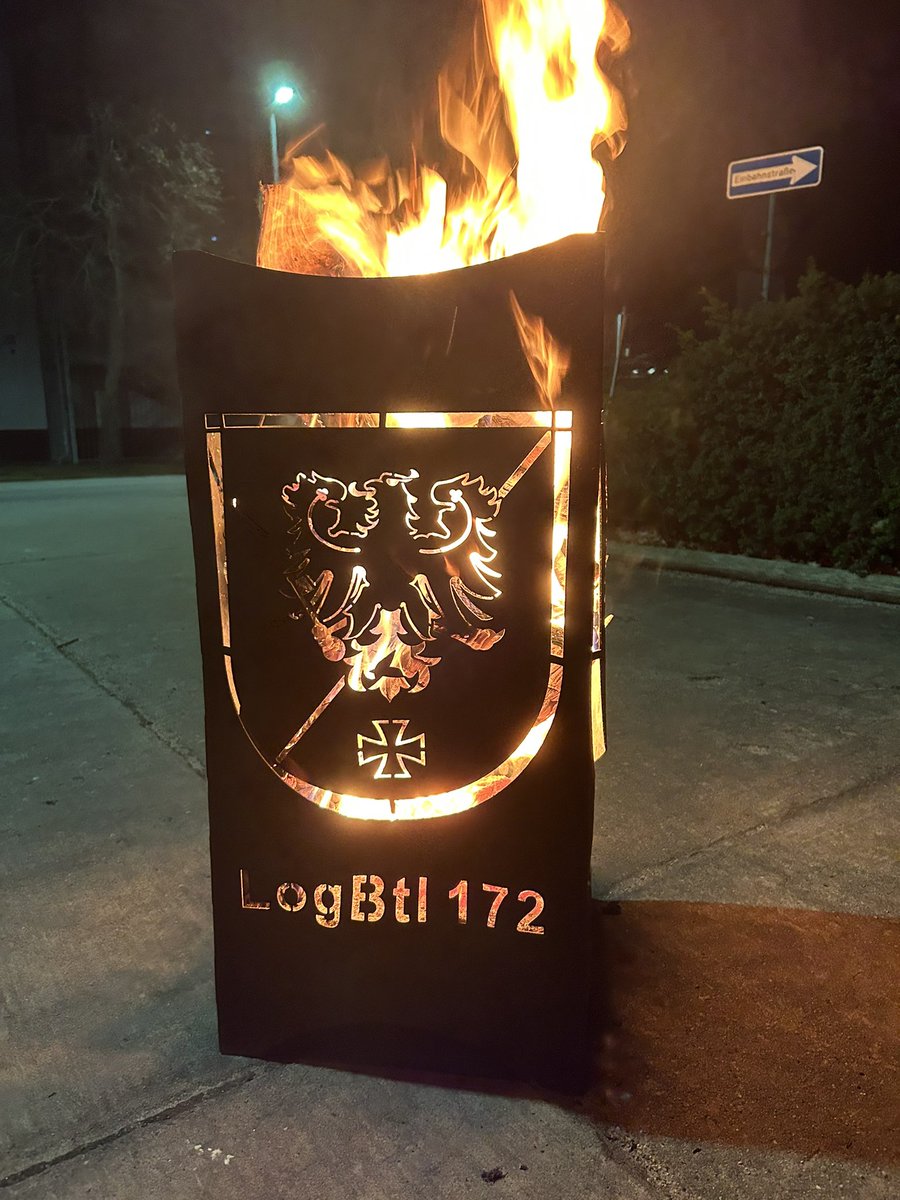 Interessante Eindrücke und gute Gespräche beim #Neujahrsempfang des LogBtl 172 &amp; der <a href="/Stadt_Beelitz/">Spargelstadt Beelitz</a> gemeinsam mit #Infrastrukturminister <a href="/RainerGenilke/">Rainer Genilke</a> und <a href="/DannyEichelbaum/">Danny Eichelbaum</a> MdL. 🎗️