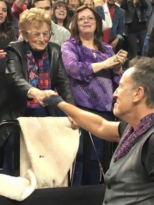 With a heavy heart we are very sorry to report that Bruce’s mother Adele Springsteen has passed away. On behalf of Spring-Nuts, we express our deepest condolences and sympathies to @springsteen , Ginny, @PamSpringsteen and the Springsteen family during this difficult time. 🙏🏼😞