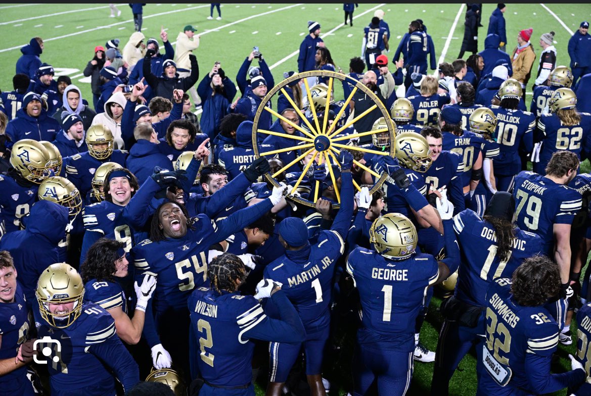 Shawny_Lee8's tweet image. extremely blessed to receive a offer from @ZipsFB.💙💛 thank you! @NyeemWartman @BallCoachJoeMo  @Coach_TBell @hbgcougarcoach @HBGCougar_FBall @ATHINTRAINING @SportsByBLinder @EdOBrienCFB @PRZPAvic @AkronZipsFans