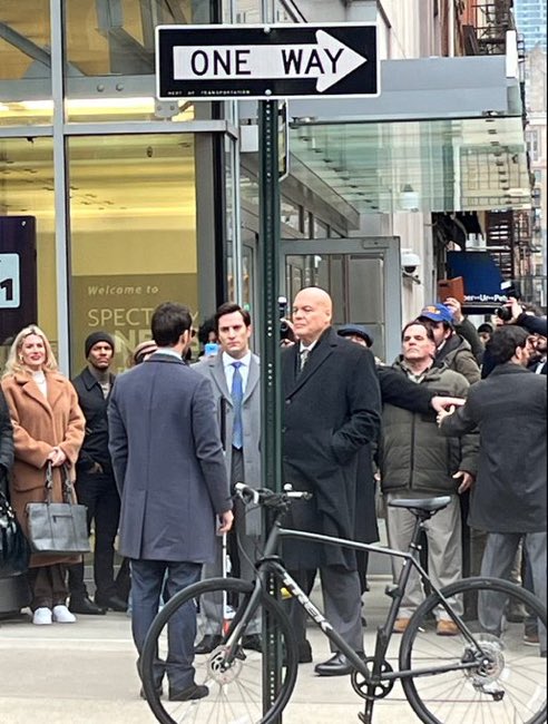 DDevilUpdates's tweet photo. 🎥 | Looks like Matt and Kingpin are facing off. 

Charlie Cox and Vincent D'Onofrio filming for 'DAREDEVIL: BORN AGAIN' today. https://t.co/QxKr6DLtnC