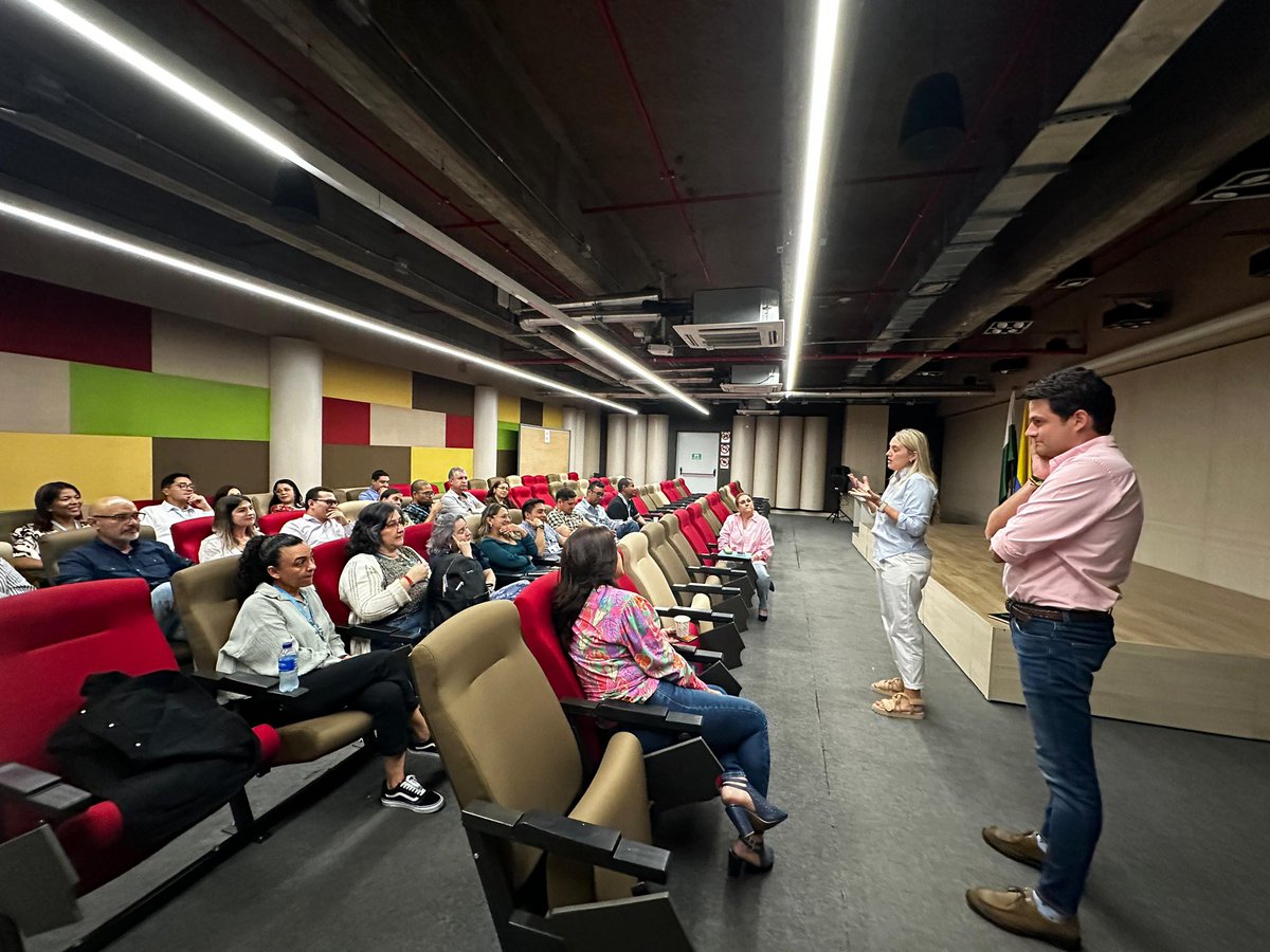 seguridadmed's tweet photo. Nos hemos reunido con las Comisarias y Comisarios de Familia de la ciudad, para construir una estrategia conjunta que acerque la justicia a los ciudadanos. 🙌🏼 https://t.co/WLoHOO0MRf