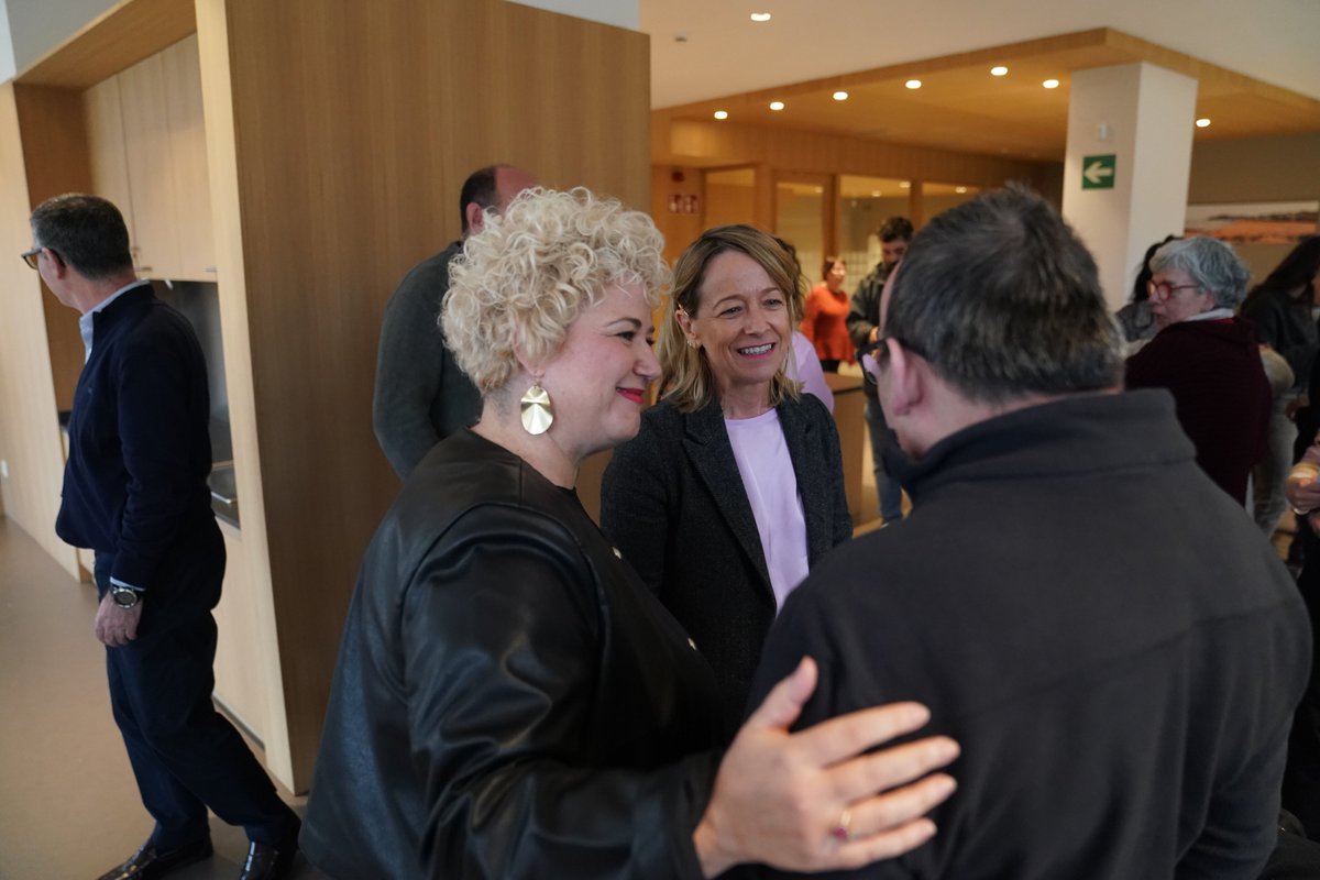 Ze gustora egon garen Zarauzko Garaguneko lagunekin. Urtebete daramate egunero bertara joaten 25 lagunek. Adimen desgaitasuna duten eta perfil desberdinak dituzten pertsonak dira. Beraien esperientziak ezagutu ditugu gaur, baita euren senitartekoenak ere. Mila esker gonbitagatik!