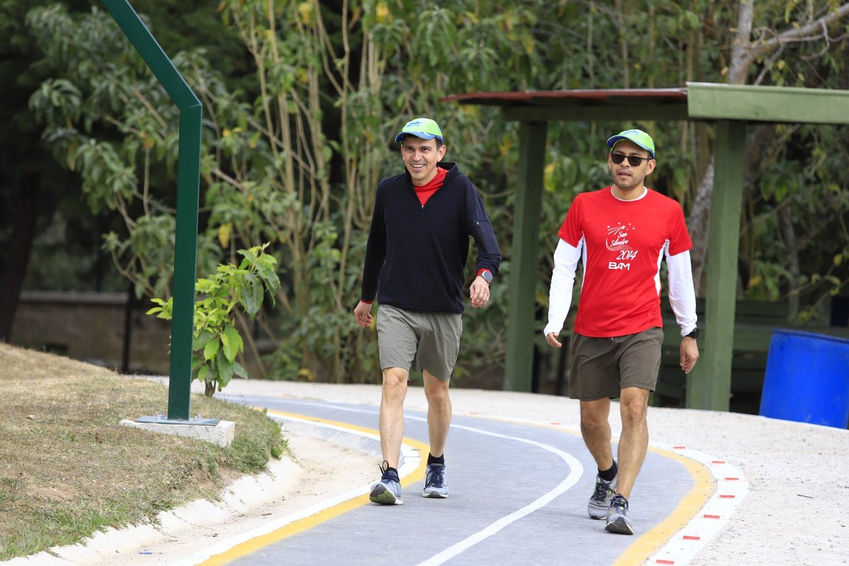 RecreacionGT's tweet photo. ¡Actívate en el Centro Deportivo Erick Barrondo! Disfruta de la pista de trote para caminar o correr y mantente saludable. Te esperamos de lunes a domingo de 5:00 a 17:00 horas.

#CulturaMotorDesarrolloGT
#3milAñosRiquezaCulturalGT
#GuatemalaAvanza https://t.co/Nnnkk9w4hw