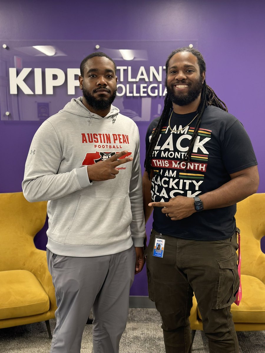 KACWarriorFB's tweet photo. Thank Coach Williams for stopping by the Warriors on 98 Anderson Ave. we are excited to start a great relationship with @GovsFB @CoachBWill24 #EffortIsTheStandard #AllIn @NEGARecruits @RecruitGeorgia @On3Recruits @NP_Recruiting @HS_Next_Stop @GoMVB https://t.co/DOZB9lLKFC