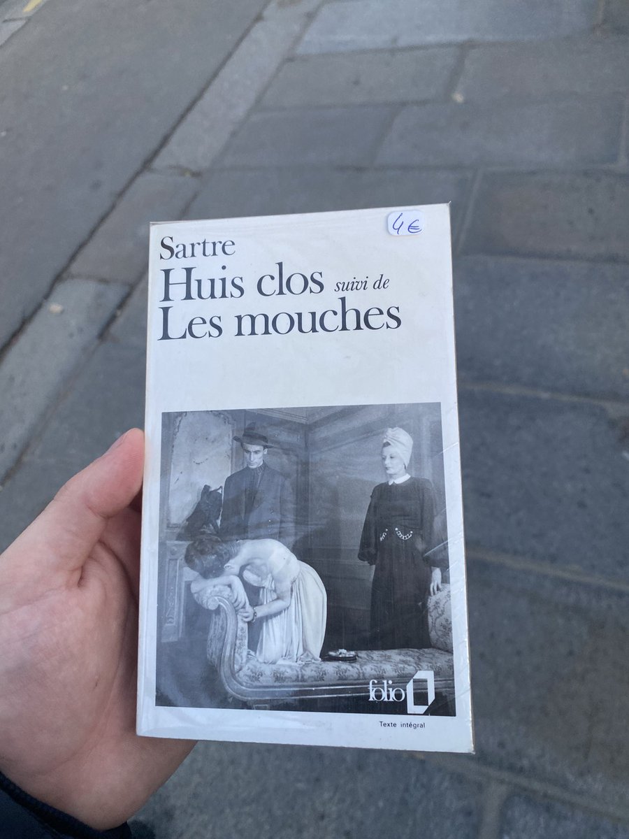 odiolecalorie's tweet photo. che libro è ? l’ho comprato a paris per 4 spicci https://t.co/P2BvKAWlYQ