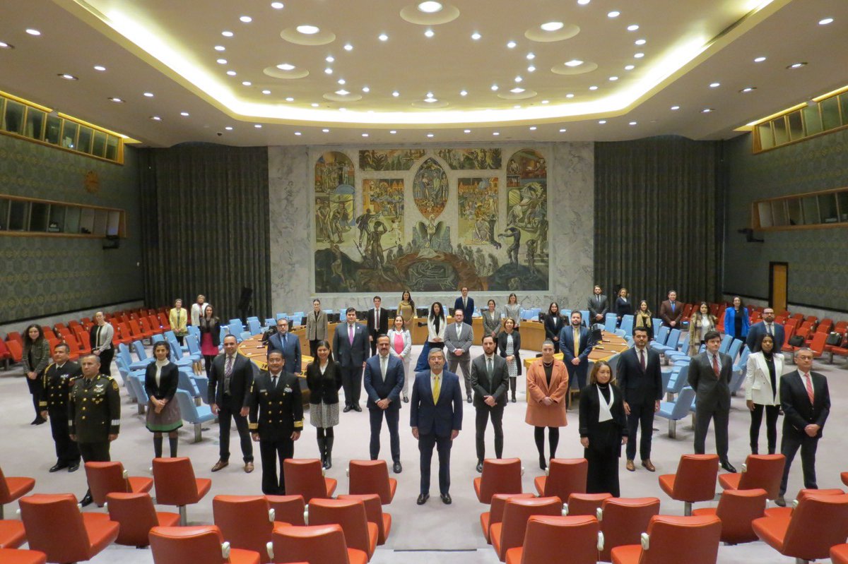 MexOnu's tweet photo. La Revista Mexicana de Política Exterior analiza la participación de🇲🇽 en el Consejo de Seguridad🇺🇳 (2021-2022)
Destaca nuestra presidencia, la agenda del CSONU, eventos insignia, deliberaciones, resoluciones y controversias
📄: Consúltala 👇 https://t.co/Qmdr5dAen6 #MexicoUNSC https://t.co/O4Dt2A5GFV