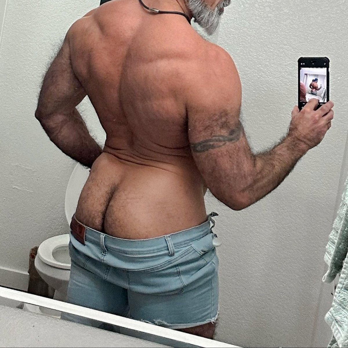 RichardLQueen's tweet photo. ———          𝗜𝘀 𝗶𝘁 𝘀𝘂𝗺𝗺𝗲𝗿 𝘆𝗲𝘁?

                  #SEXROL / #FREEROL https://t.co/UU7Ng2NpWG