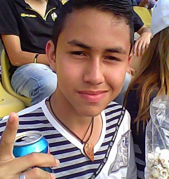 KellyGranados's tweet image. Me llamo Kluivert Roa, tengo 14 años soy estudiante y boyscout.

El 15 de febrero de 2015 un policía nacional me asesinó con un disparo en la cabeza a quemarropa.

¿Mi pecado? salí de estudiar e iba caminando cerca a una manifestación contra Nicolas Maduro

Ni perdon ni olvido.