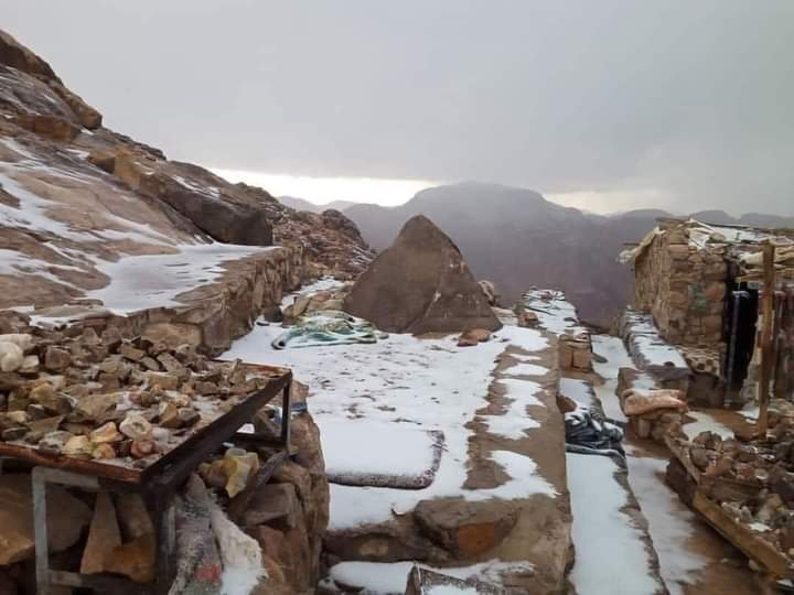 engazatmasr2020's tweet image. قمم جبال سانت كاترين تتلألأ بالثلوج في أجواء أوروبية رائعة