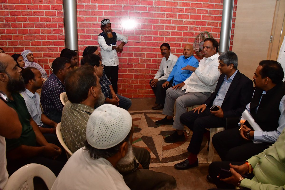 ShelarAshish's tweet image. वांद्रे पश्चिम विधानसभेतील वॉर्ड क्र. १०२ मधील अनेक वर्षे रखडलेल्या हनुमान नगर येथील एसआरए प्रकल्पाबाबत आज रहिवाशांचे म्हणणे ऐकून त्यांना न्याय मिळवून दिला. #Bandra #SRA #SRAproject