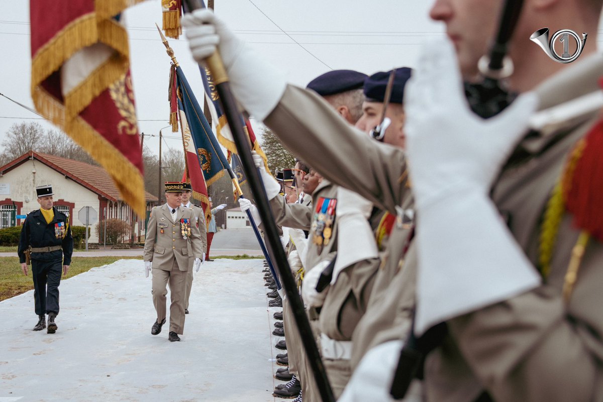 CENTACOfficiel's tweet photo. Aux côtés de tous les chefs de corps des centres d’entraînement de l’armée de terre, le colonel Denis a assisté à la création du COMECIA, commandement des écoles du combat interarmes, par le général Guilloton. 1/2 https://t.co/FKkjr8rMLf