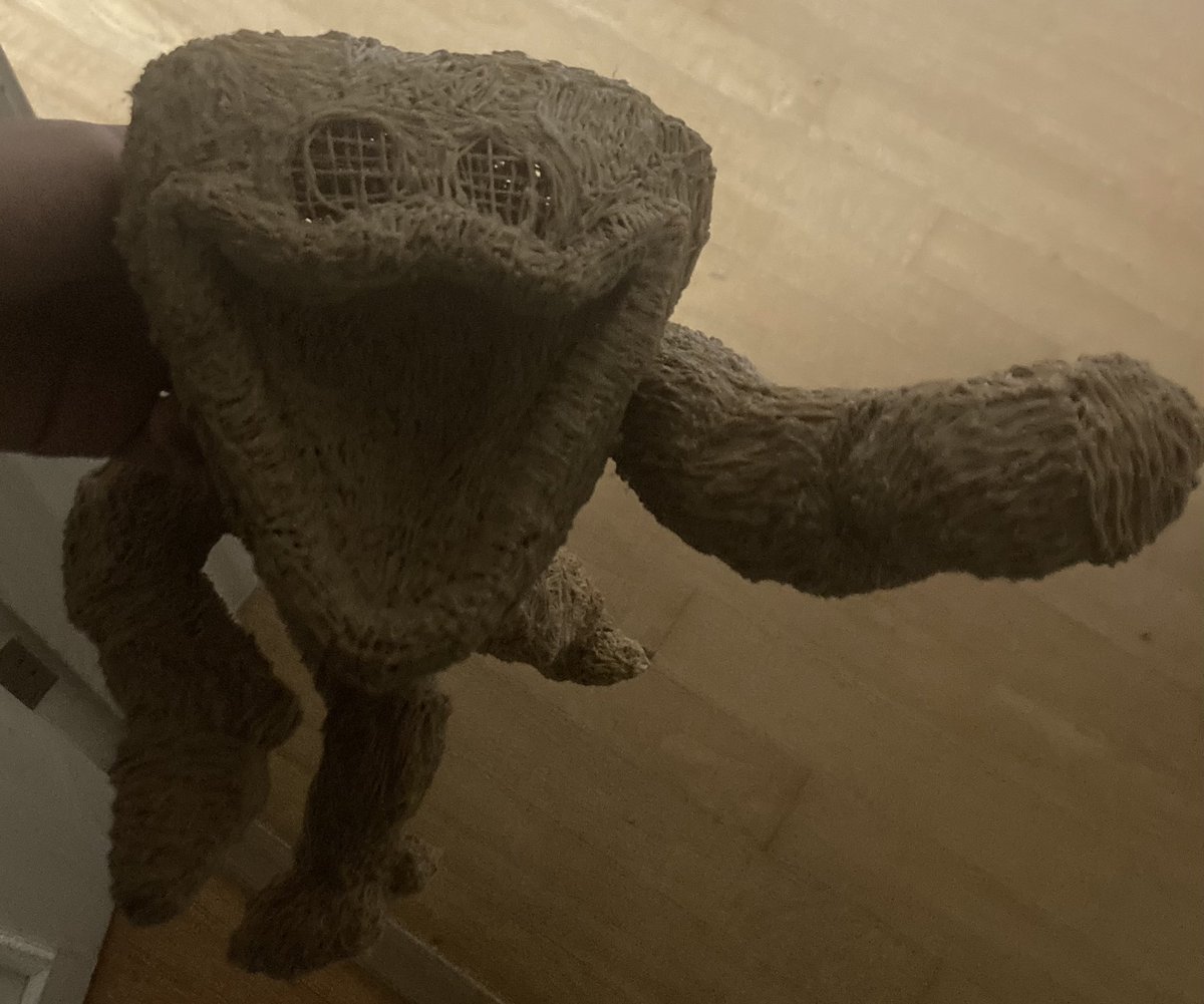 예전에 3D펜으로 만든 허기워기
공포겜 하는건 싫어하지만 보는건 좋아해서
만들었었읍니다 

지금찾아볼라고 했는데 어디있는지 모르겠어서
예전사진으로 거시기