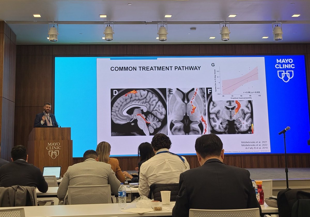 Great talk of @EMiddlebrooksMD about advanced imaging for thalamic targets at the #MayoClinicFlorida Rhoton-de Oliviera Treatment Advances in Functional Neurosurgery Course! 🧠 @MayoClinicNeuro @MayoRadiology
