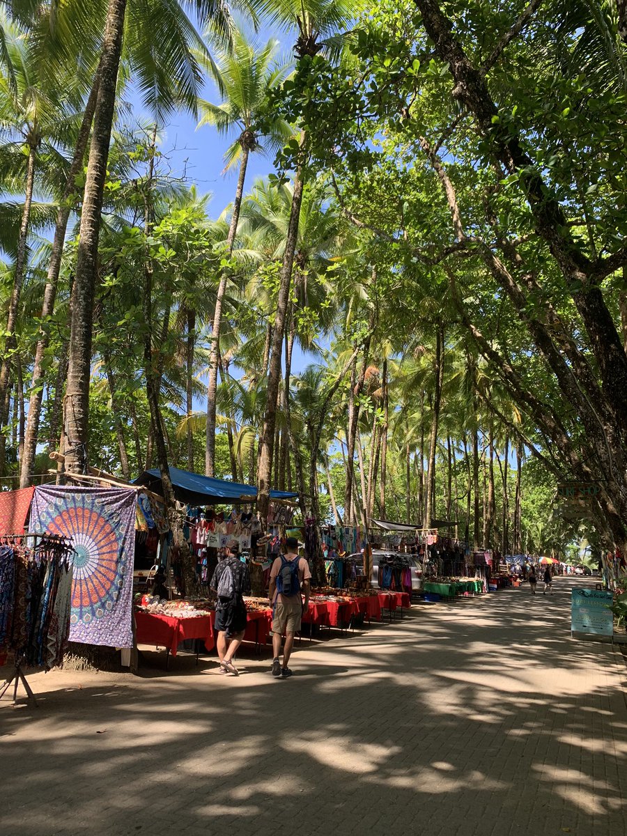 Mientras tanto en #dominicalcostarica 🌊❤️.
Apoyá el emprendimiento, lo que hacemos lo hacemos con mucho AM❤️R.

#artesanoscostarica
#emprendedorescostarica