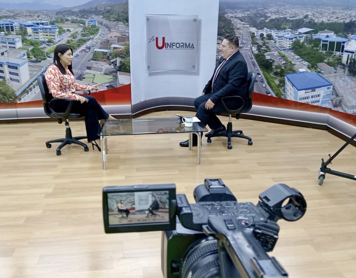 cneimbabura's tweet photo. #CNEInforma | En el espacio de entrevistas de @utvenlinea, nuestra directora @Alexita0785, explicó sobre los #ServiciosElectoralesEc 🗂️ permanentes que se realizan en la delegación provincial. https://t.co/QRYEIA9m7e