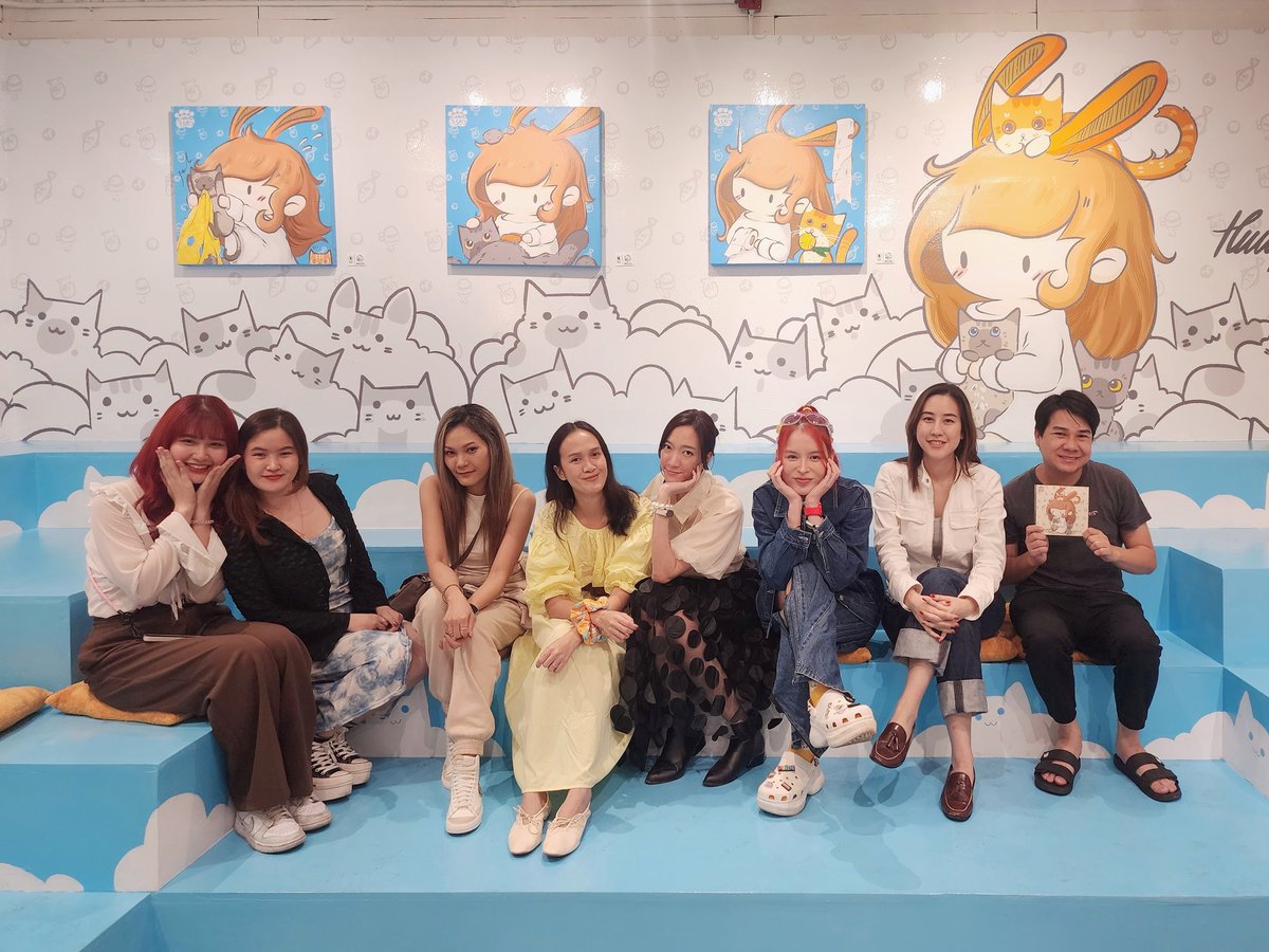 huuyaow's tweet photo. เก็บภาพบรรยากาศตอนเปิดงานน่าประทับทรวงในไปถึงกรวยไต กิ้วๆๆ 🐰✨ ขอบคุณทุกท่านที่มาร่วมงานทั้งวันงาน และวันก่อนวันงาน มานอนเพ้นท์เมฆแมมาส่งข้าวส่งน้ำ
﹏
Mini Exhibition #IHAVE3CATS
by #HUUYAOW  × @Palettebkk × @BEM_MRT 
🗓️ 31 Jan - 15 May 2024
📍 Metro Art, MRT Phahonyothin https://t.co/2JfEBqKIYA