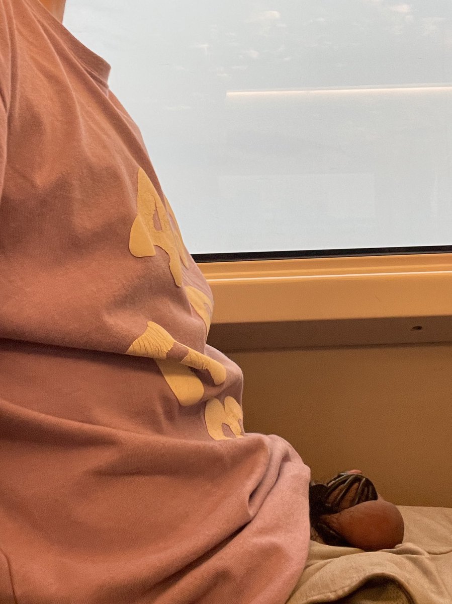 moce2001's tweet photo. 谁会想到高铁上也可以
仔细看还有微微凸起

好久不见
前一段时间有一���在忙
也有在谈恋爱的原因
稍稍淡出了一点
最近空闲一些
不如来炒个冷饭 https://t.co/f9wGDBGKFs