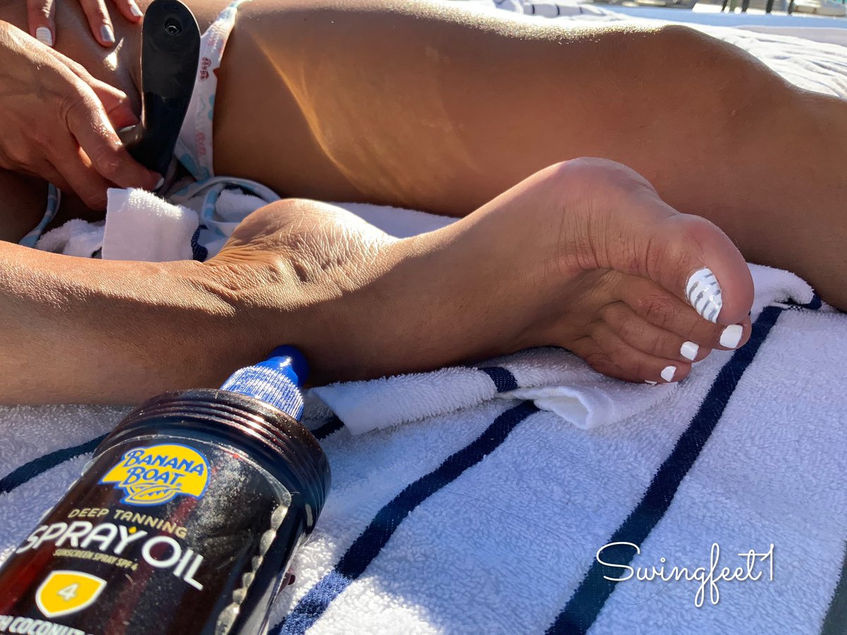Swingfeet1's tweet photo. A few of life’s greatest treats: 
Bikini ✔️
Sunshine ✔️
Fresh pedicure ✔️
Being a hotwife ✔️
My favorite toy ✔️
Public nudity ✔️
Being spoiled ✔️ https://t.co/NeomjG1GqN
