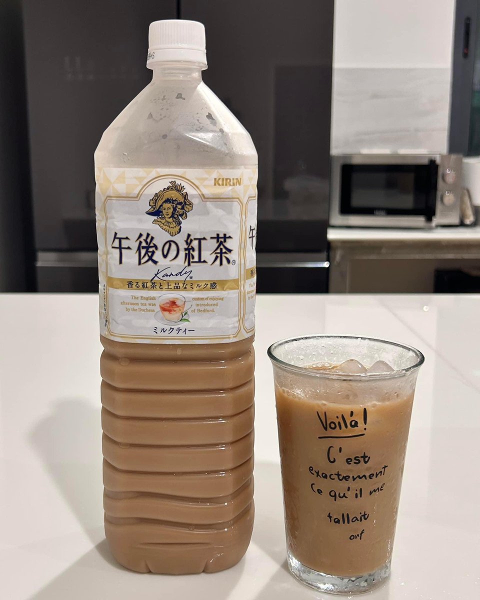 อีก 1 ชาที่อยากแนะนำ ตำนานชานมนี่ต้องยกให้ชานม Kirin เลย เป็นชานมที่หอมมากกกก อร่อย กลมกล่อม สดชื่น ซื้อติดตู้เย็นไว้กินเอง หรือจะเอาไว้รับแขกเวลาเพื่อนมาบ้าน (เพราะเพื่อนชั้นชอบมาก 5555) ไม่ต้องเสียเวลาชงเอง เทกินตอนเย็นเจี๊ยบๆ ชื่นใจสุดๆ 🥛🫖