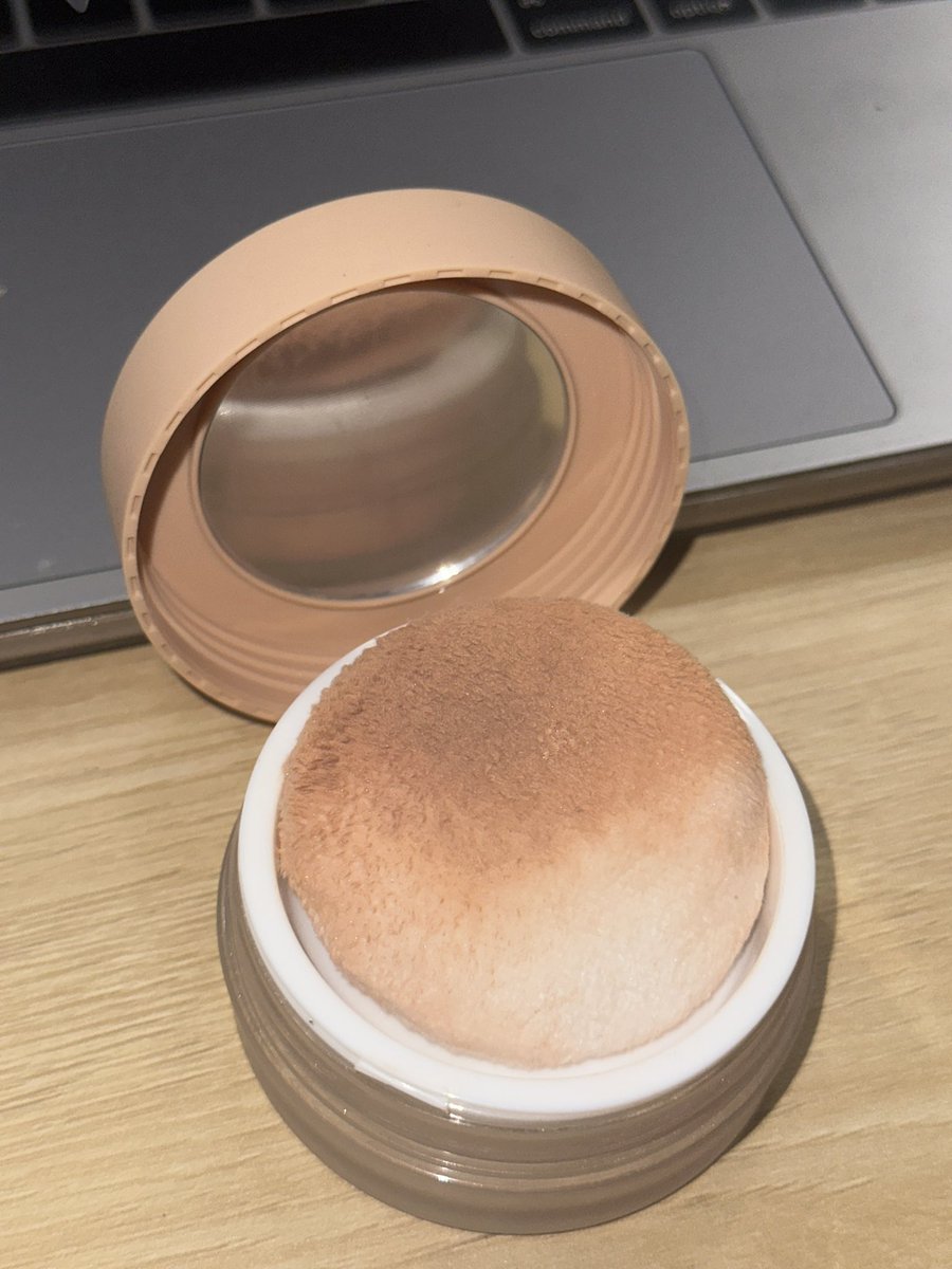 tinybluppy's tweet photo. WTS ULTIMAII face powder, q jual bcs slh shade masi ad kardusny jg aku pake sekali buat nyoba sekali tap doang. Uda pada paham lah ya kualitas dari bedak taburnya ultima ini gmn
✅smooth finished
✅Blur Effect
✅No dempul
✅Ada blink
#zonauang #facepowder
#makeup #ultimaII https://t.co/gUBX0E6yOP