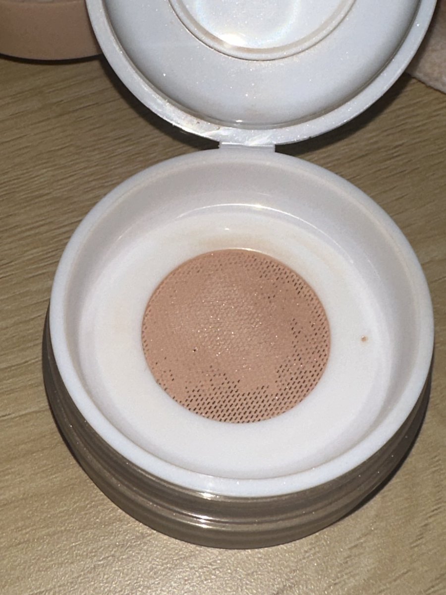 tinybluppy's tweet photo. WTS ULTIMAII face powder, q jual bcs slh shade masi ad kardusny jg aku pake sekali buat nyoba sekali tap doang. Uda pada paham lah ya kualitas dari bedak taburnya ultima ini gmn
✅smooth finished
✅Blur Effect
✅No dempul
✅Ada blink
#zonauang #facepowder
#makeup #ultimaII https://t.co/gUBX0E6yOP