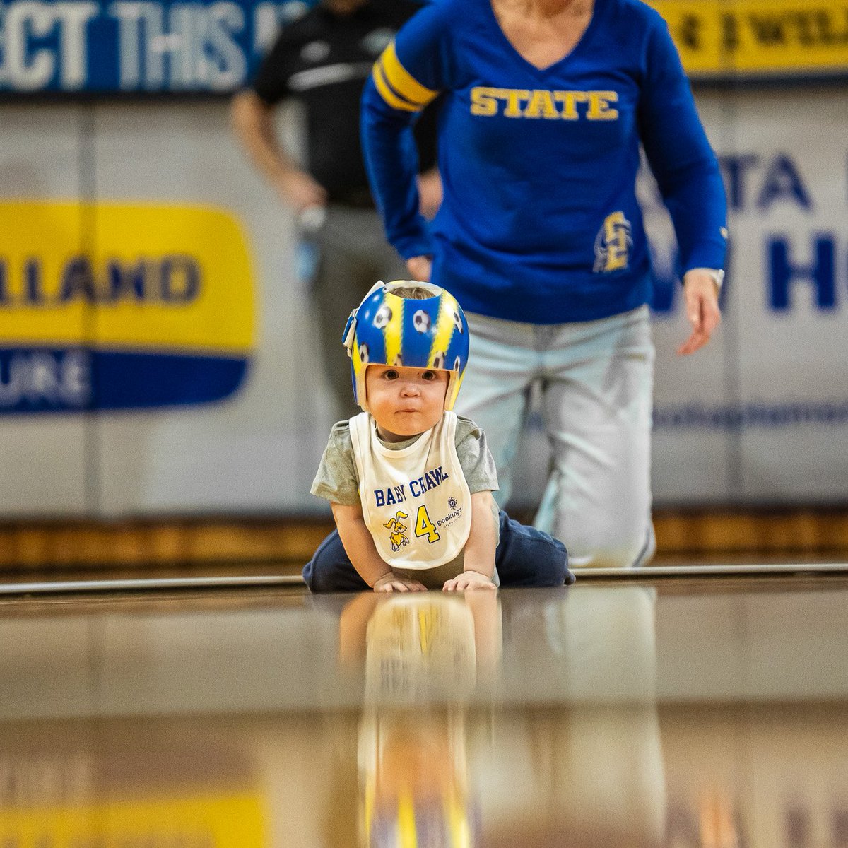 Tonight is the CHAMPIONSHIP for the 2024 Baby Crawl, presented by @BrookingsHealth! 🏆

#GoJacks 🐰