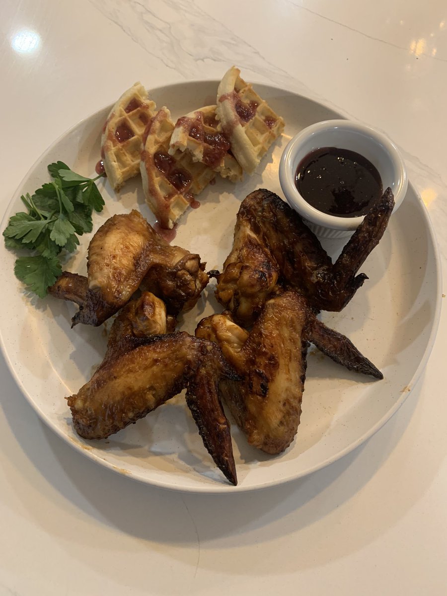 datil_sensation's tweet photo. Here ya go guys, our little twist on chicken and waffles…..Super Wings and Eggo Waffles! Simple, Tasty and Datilicious!😅 #homemade #homegrown #hotsauce #salsa #preserves #garlic #spicy #tn #noles #strawberry #datil #superbowl @eggos https://t.co/LUWFY3tZf9