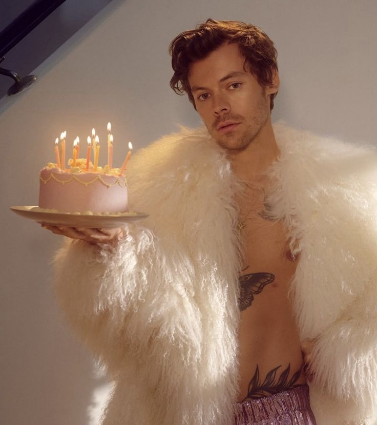 harrycoretwt's tweet photo. — happy birthday, harry! 💌 ･:★🌷🎂 *: ๑ https://t.co/2GBgoG735q