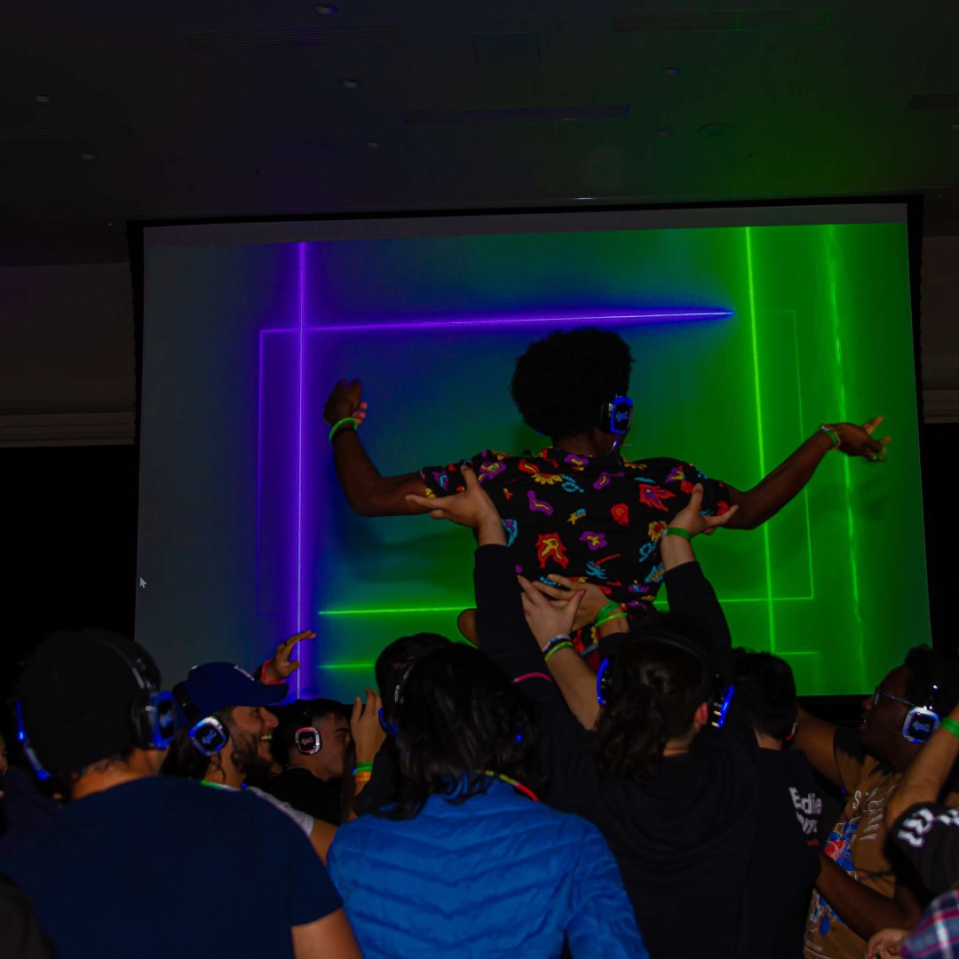 SacStateUNiQUE's tweet image. 🚨 TONIGHT: Silent Disco takeover in the University Union Ballroom! 🎧🎉

Grab your friends and join us for a FREE night of music, dancing, crafts, and games! See you on the dance floor! 🕺🎵

#KSSU #KSSUSparky #SacState #SacramentoState #SilentDisco #SacStateUNIQUE