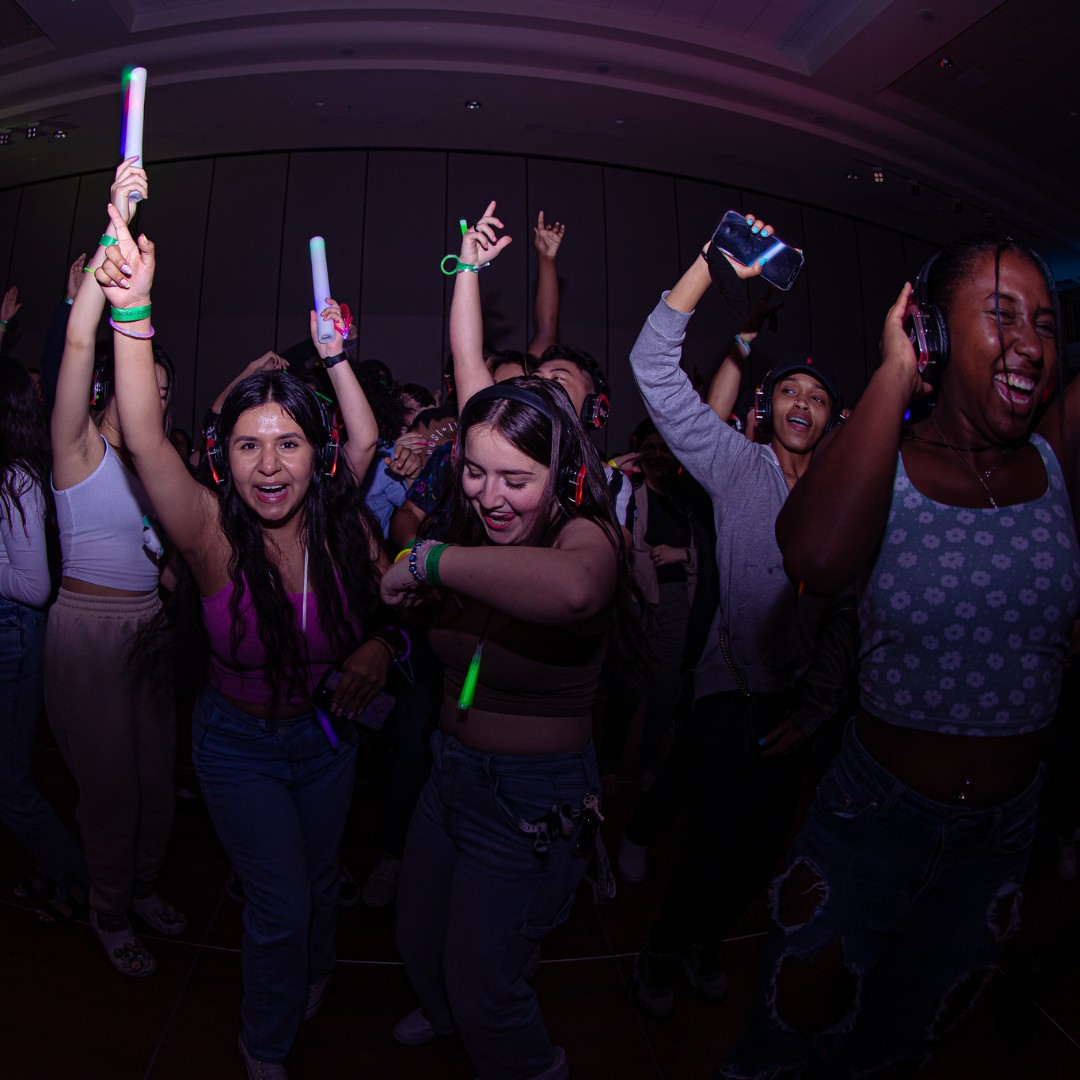 SacStateUNiQUE's tweet image. 🚨 TONIGHT: Silent Disco takeover in the University Union Ballroom! 🎧🎉

Grab your friends and join us for a FREE night of music, dancing, crafts, and games! See you on the dance floor! 🕺🎵

#KSSU #KSSUSparky #SacState #SacramentoState #SilentDisco #SacStateUNIQUE