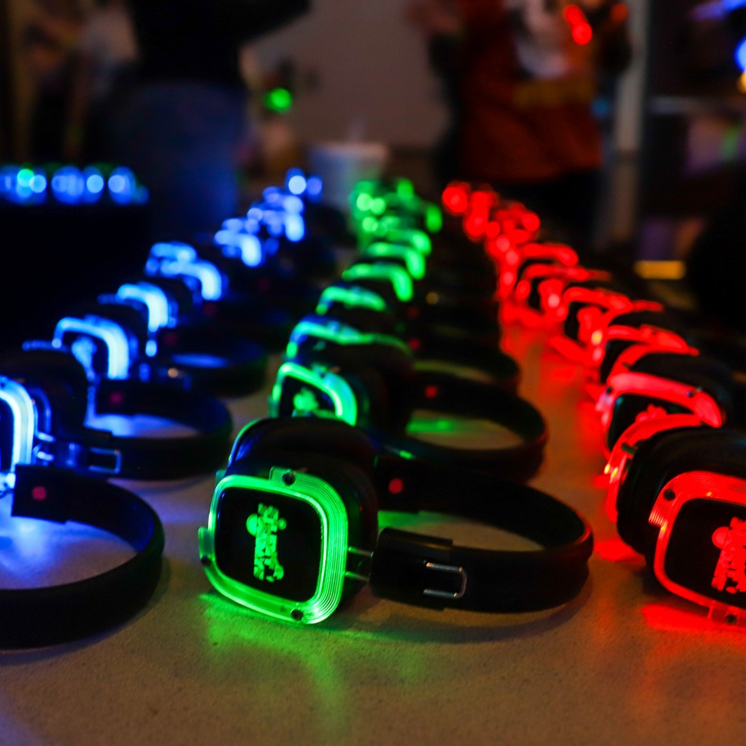 SacStateUNiQUE's tweet image. 🚨 TONIGHT: Silent Disco takeover in the University Union Ballroom! 🎧🎉

Grab your friends and join us for a FREE night of music, dancing, crafts, and games! See you on the dance floor! 🕺🎵

#KSSU #KSSUSparky #SacState #SacramentoState #SilentDisco #SacStateUNIQUE