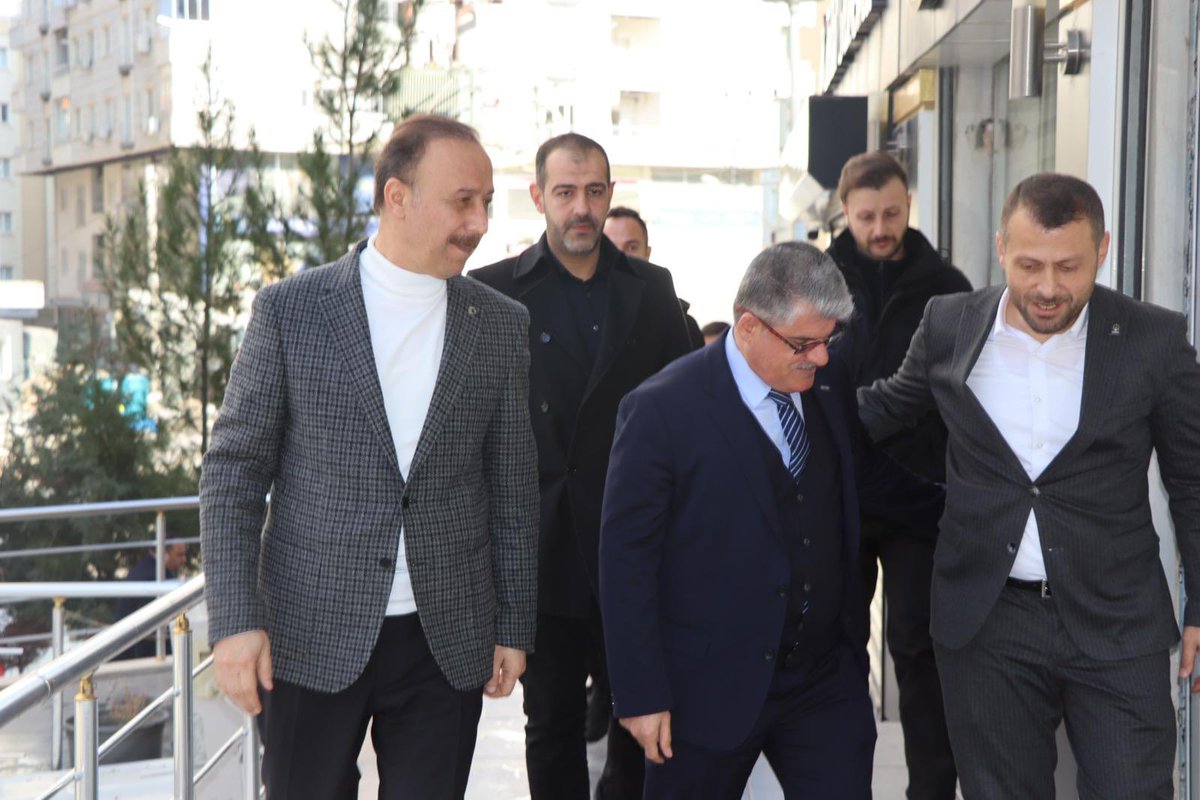 bulenttekin4775's tweet photo. Akparti Mardin Büyükşehir Belediye Başkan Adayı sayın Abdullah Erin, Akparti Mardin İl Başkanı sayın Vahap Alma ve heyetleri ile derneğimizi ziyarette bulundular. Nazik ziyaretlerinden dolayı kendilerine teşekkür ederiz. https://t.co/Cuo1tTdEhU