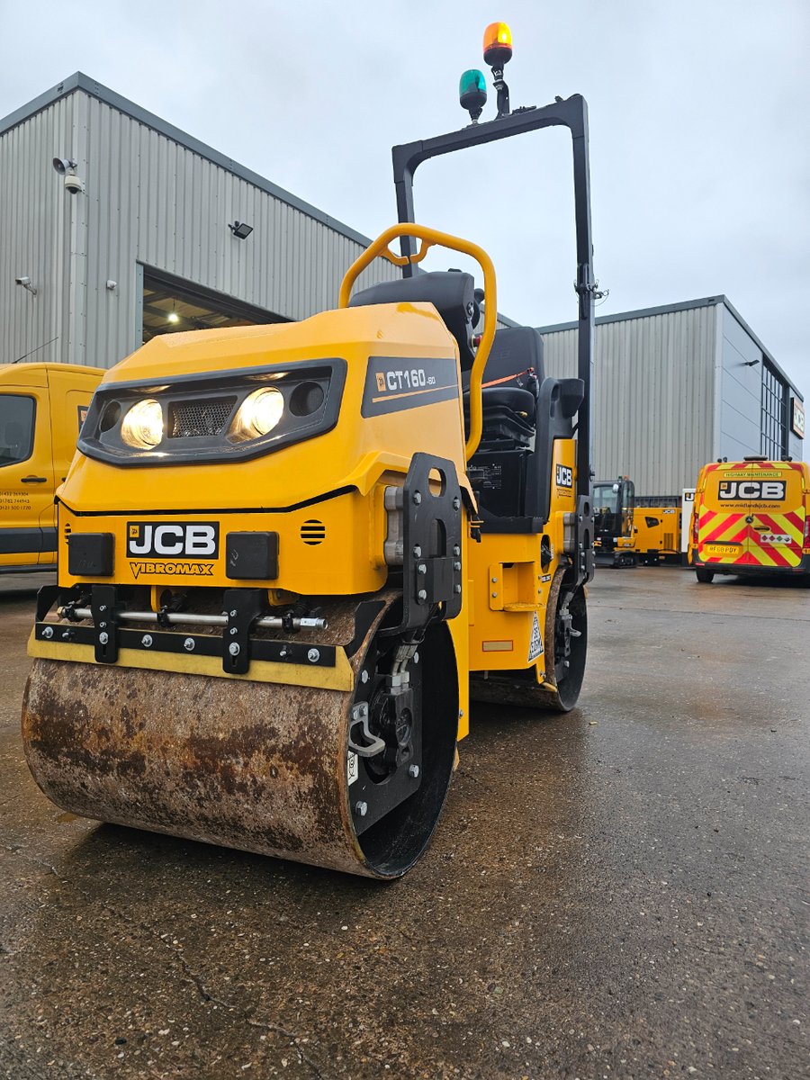 MidlandsJcb's tweet image. #JCB CT160-80 PDI checked and ready to roll out of our Smethwick depot to a new home! #highwaysequipment #highwayssolutions #midlandsjcb #jcbdealer #westmidlands