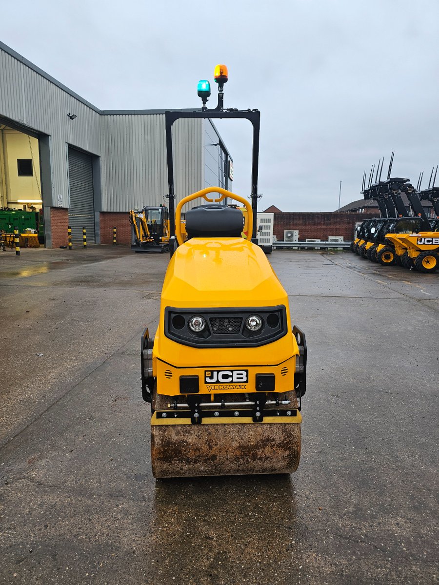 MidlandsJcb's tweet image. #JCB CT160-80 PDI checked and ready to roll out of our Smethwick depot to a new home! #highwaysequipment #highwayssolutions #midlandsjcb #jcbdealer #westmidlands