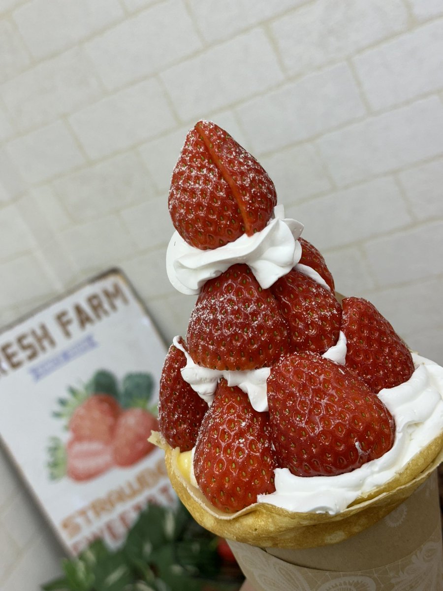 R_tencho7's tweet photo. いちごのクレープも食べた😊 https://t.co/M4pD7l8NYG
