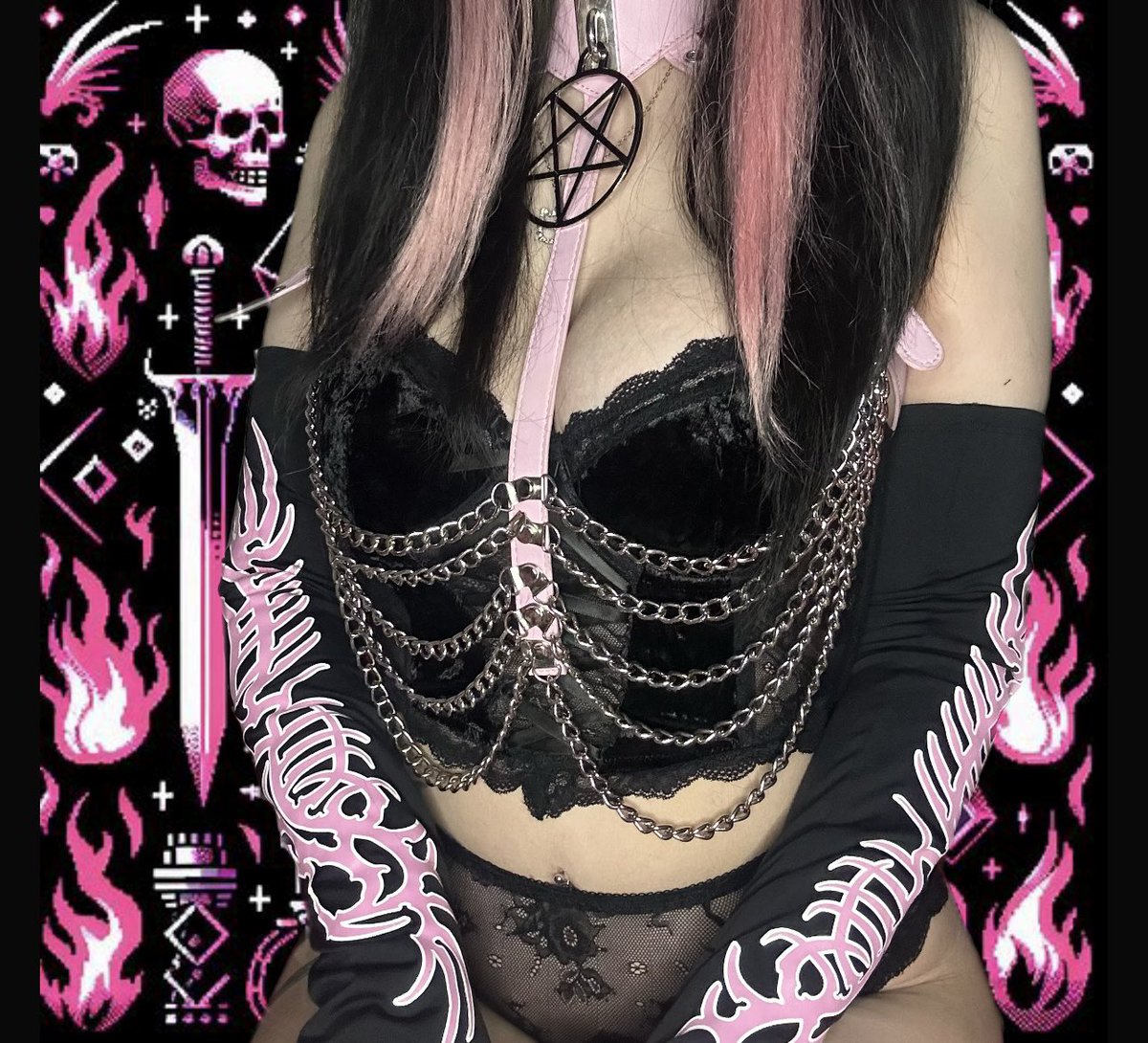 tried messing around with some new ideas for my newest set come take a look on the link in the comments 🩷🖤