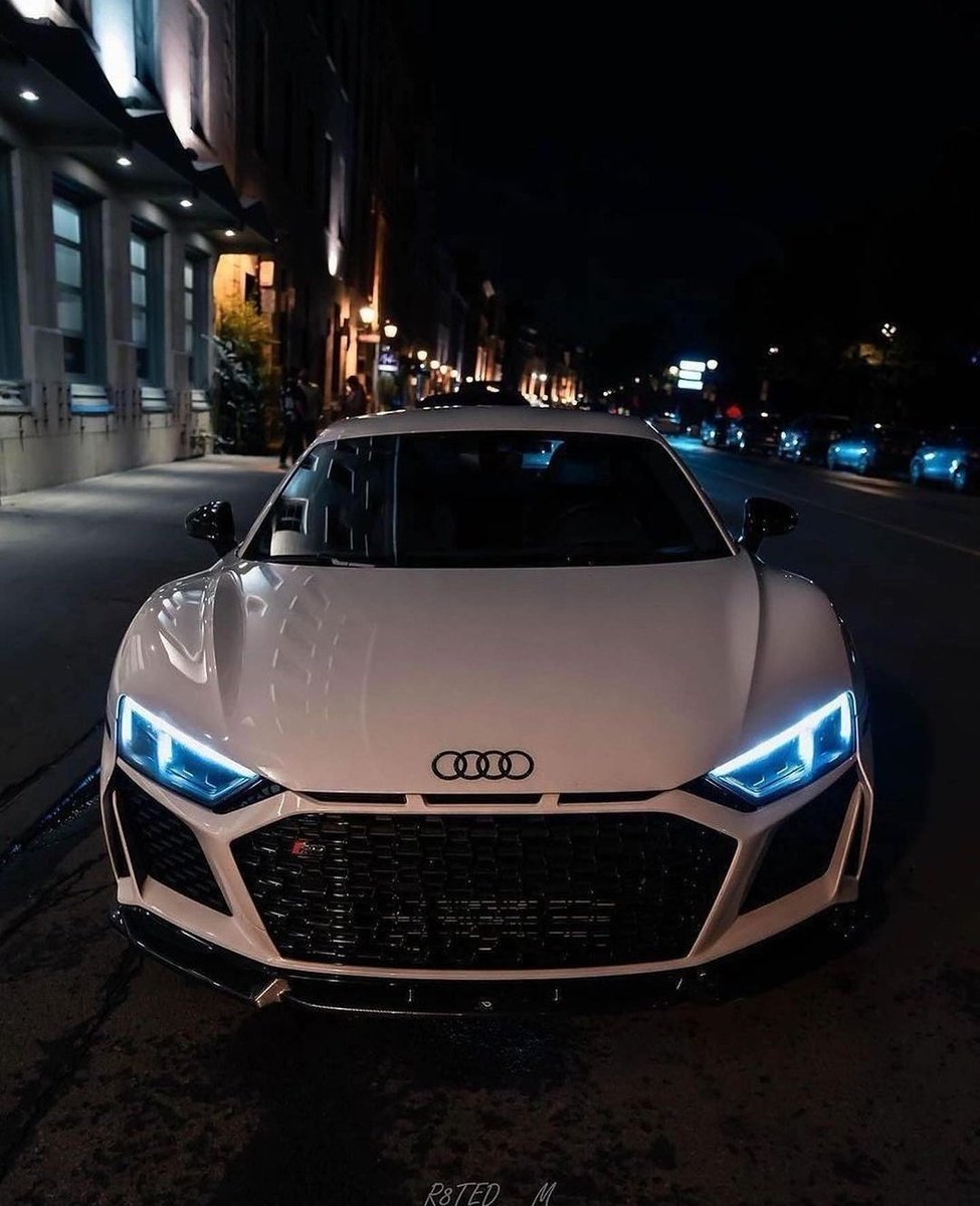 White Audi R8 V10 Performance 😇