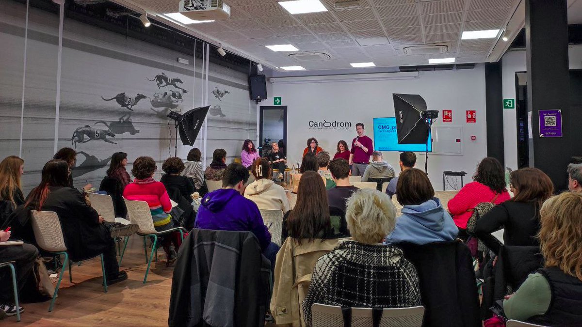 Què sabem de l’ús i interaccions que fan els infants i adolescents del mòbil i les pantalles? 📲

👉🏽Iniciem el cicle #CréixerEntrePantalles?, amb la sessió «OMG, Pantalles! Tecnologies al servei de qui?». Parlarem del model tecnològic que hi ha al darrere de l'actual situació.