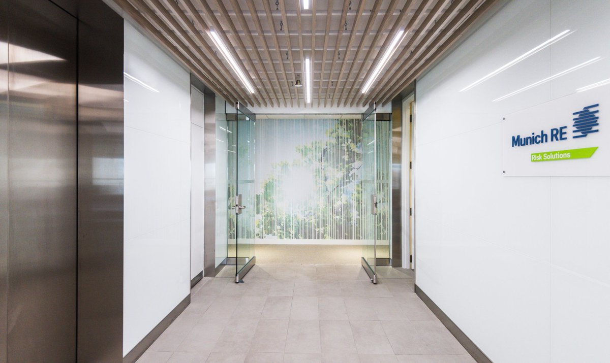 EntroCom's tweet photo. Click through the album to explore @MunichRe's Toronto office revitalization, designed to foster greater collaboration & creativity! Together with @SGHDP, Entro created an #environmentalgraphics program which supported this strategy. More: https://t.co/FUXAVyOCHt #placemaking https://t.co/fEtZcvSVqC
