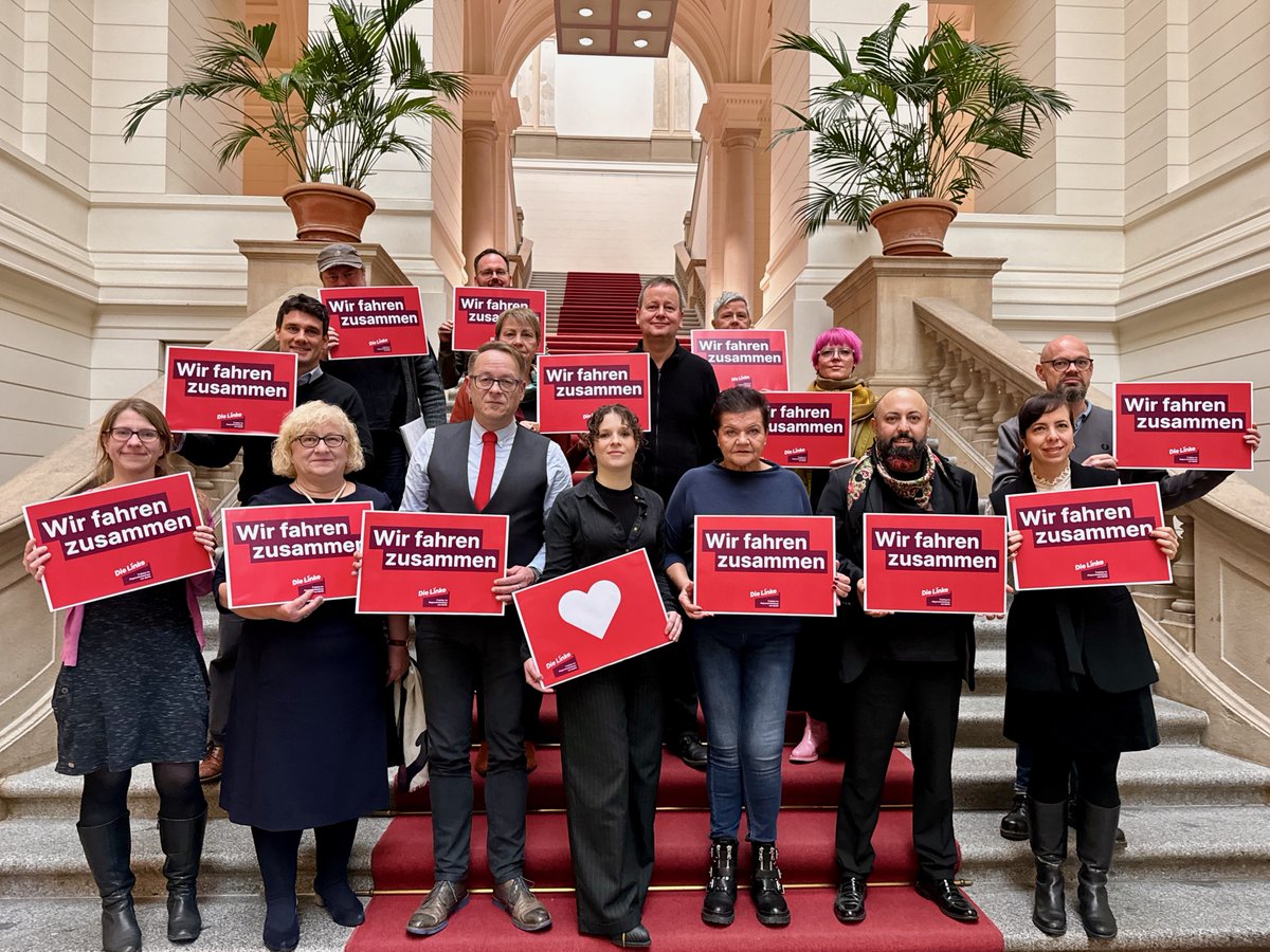 „Die Linksfraktion steht an der Seite der Beschäftigten bei #BVG u #BerlinTransport. Wir werden Freitagfrüh die Streikposten besuchen u unsere Solidarität zeigen, gemeinsam mit <a href="/FFF_Berlin/">Fridays for Future Berlin</a> u Klimaaktivist*innen", so <a href="/k_ronneburg/">Kristian Ronneburg</a> u <a href="/DValgolio/">Damiano Valgolio</a>. Zudem... 1/2