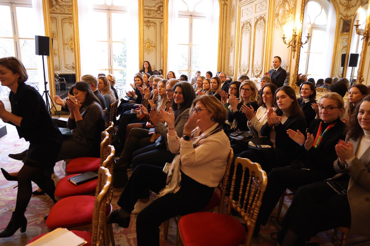 Aujourd’hui l’Irlande marque « Brigid's Day » - une fête traditionnelle qui aujourd’hui célèbre la contribution des femmes dans divers secteurs.

Ravis d'accueillir la Ministre <a href="/CarrollJennifer/">Jennifer Carroll MacNeill TD</a> pour une série de discussions sur la place des femmes dans le secteur financier.