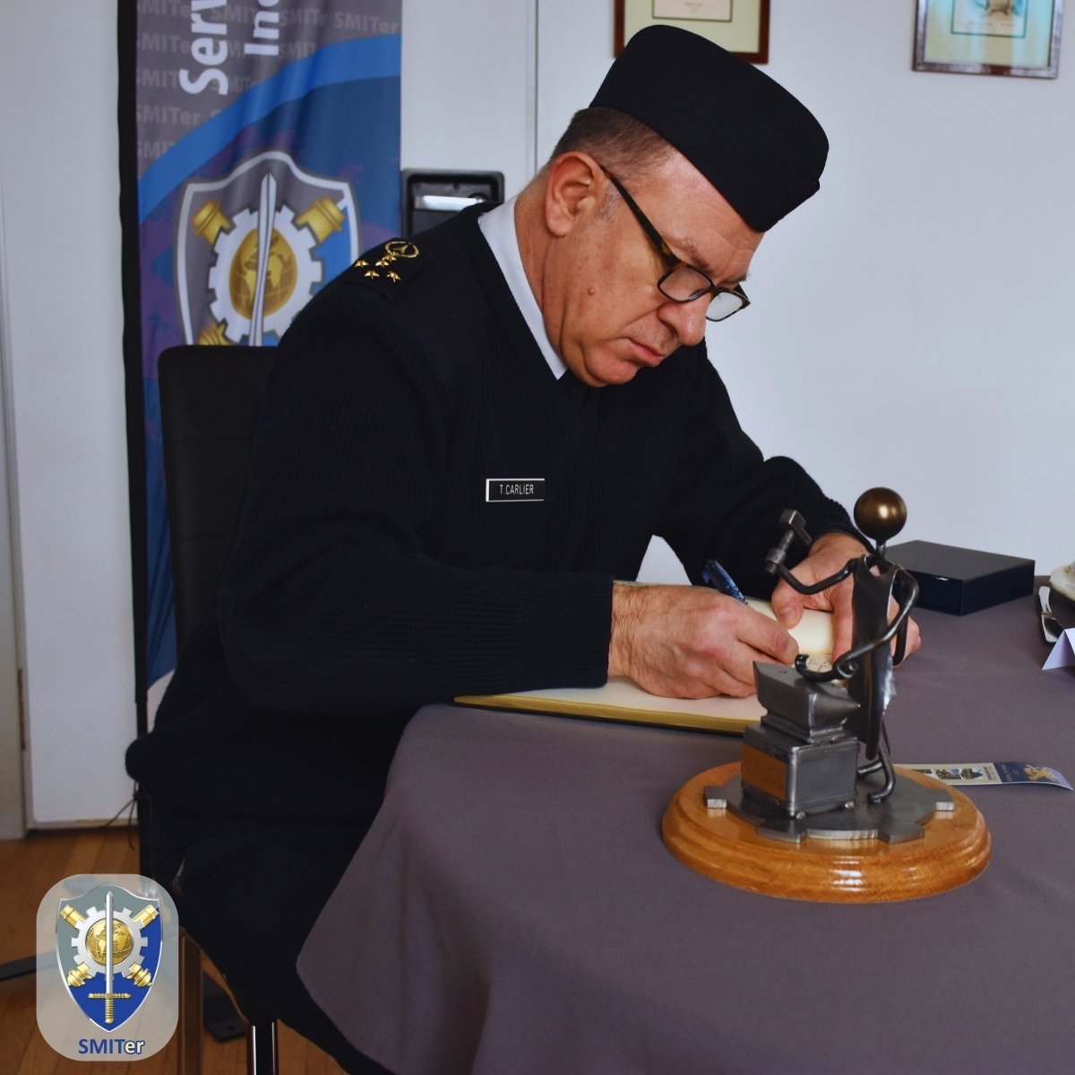 Un honneur d'avoir pu recevoir la visite du directeur adjoint de la <a href="/DGA/">Direction générale de l'armement 🇫🇷</a> (IGCE Thierry CARLIER) au sein du détachement de GIEN de la <a href="/12eBSMAT/">Chef de corps de la 12e BSMAT</a> pour y présenter les missions de notre service et nos enjeux dans la transition vers l'économie de guerre et programmes futurs.👀