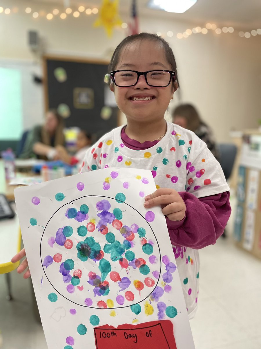 Elizabeth Russell tweet media