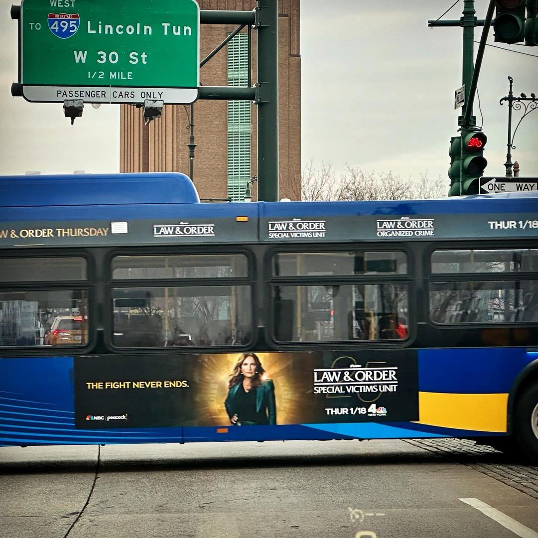oliviasmariska's tweet photo. "Rolling into show day like… BUS-ting perps tonight at 9 on NBC #MorningCommute ☀️ #Bus-ted #ISawTheSign #HeyCatchThisBus #HustleAndBUS-tle #BensonOnTheBus #PublicTranspoInspo #SVU25 #SVU"

📸 Mariska's ig https://t.co/1tyOLL5pSV
